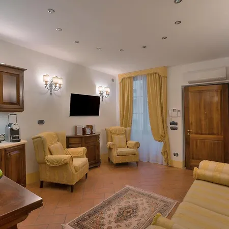 Aparthotel First Of 3*