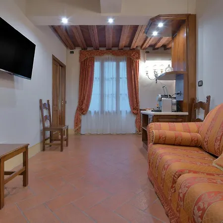 Aparthotel First Of 3*