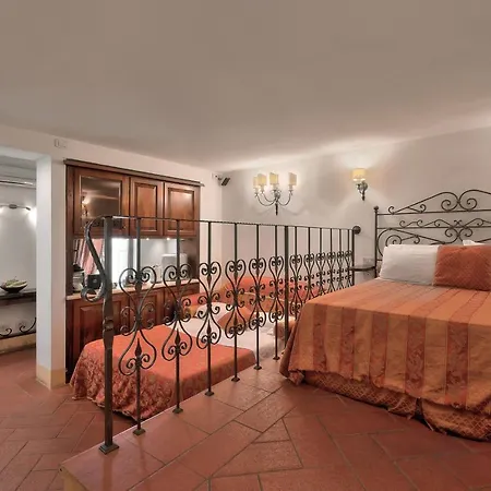 Aparthotel First Of 3*